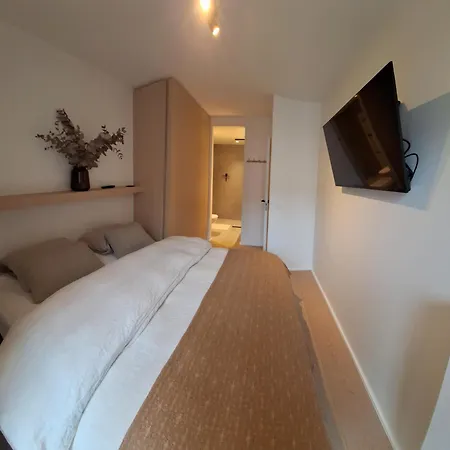 Wellington D3 Full Service Et Parking