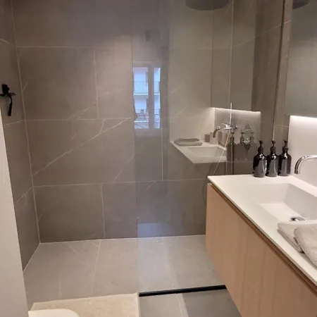 Wellington D3 Full Service Et Parking